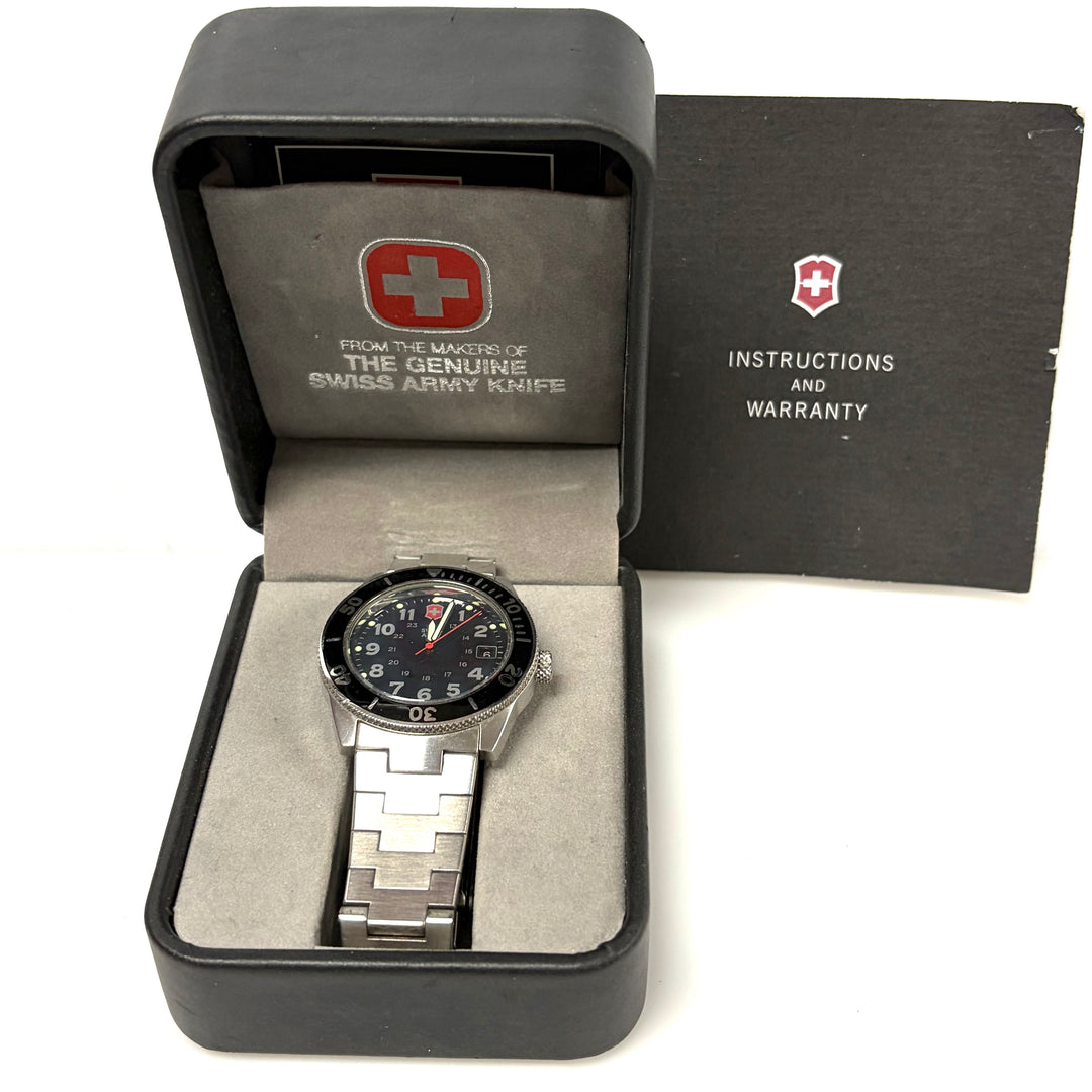 w011 Vintage Victorinox Swiss Army Lancer 100 Military-style Diver Wrist Watch