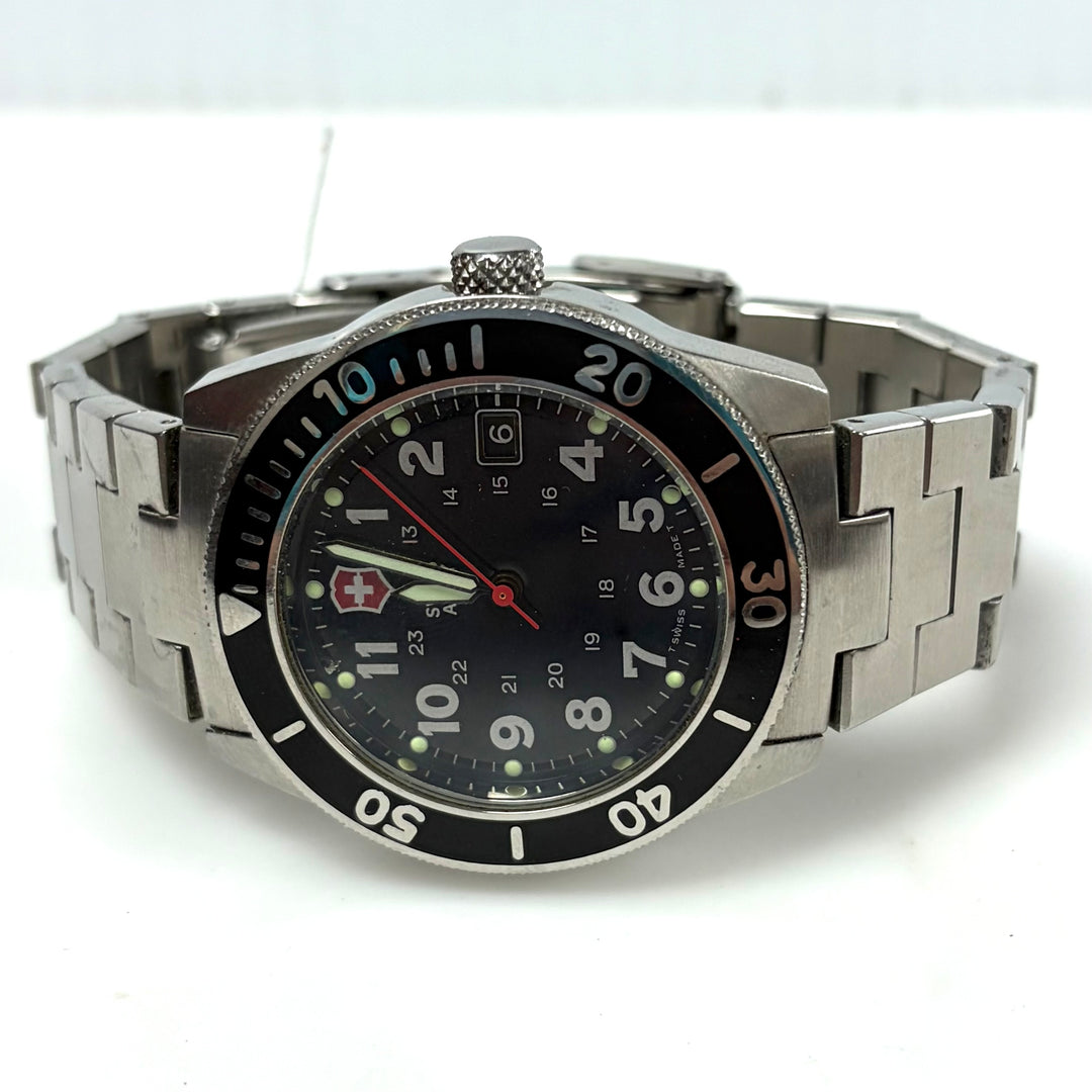 w011 Vintage Victorinox Swiss Army Lancer 100 Military-style Diver Wrist Watch