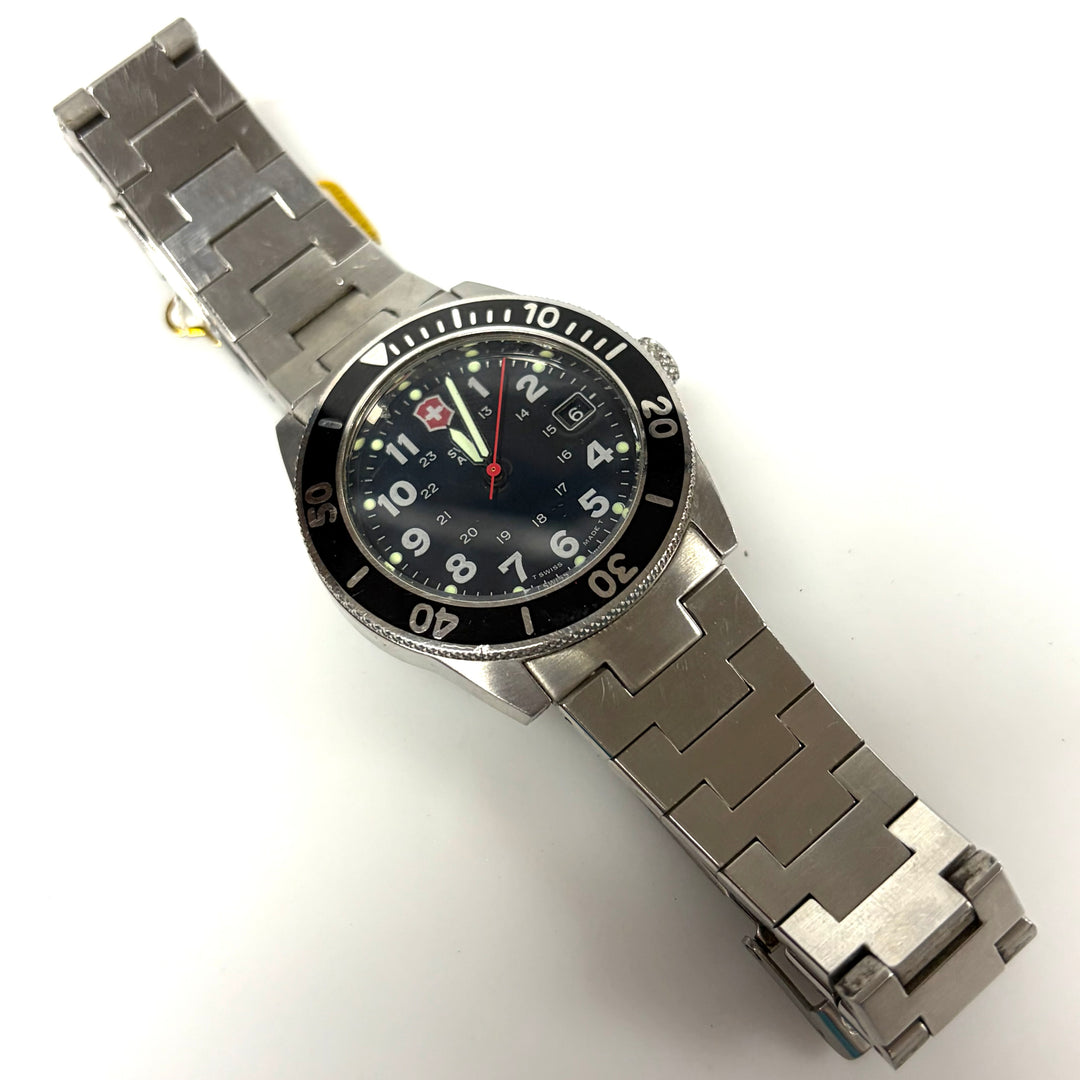 w011 Vintage Victorinox Swiss Army Lancer 100 Military-style Diver Wrist Watch