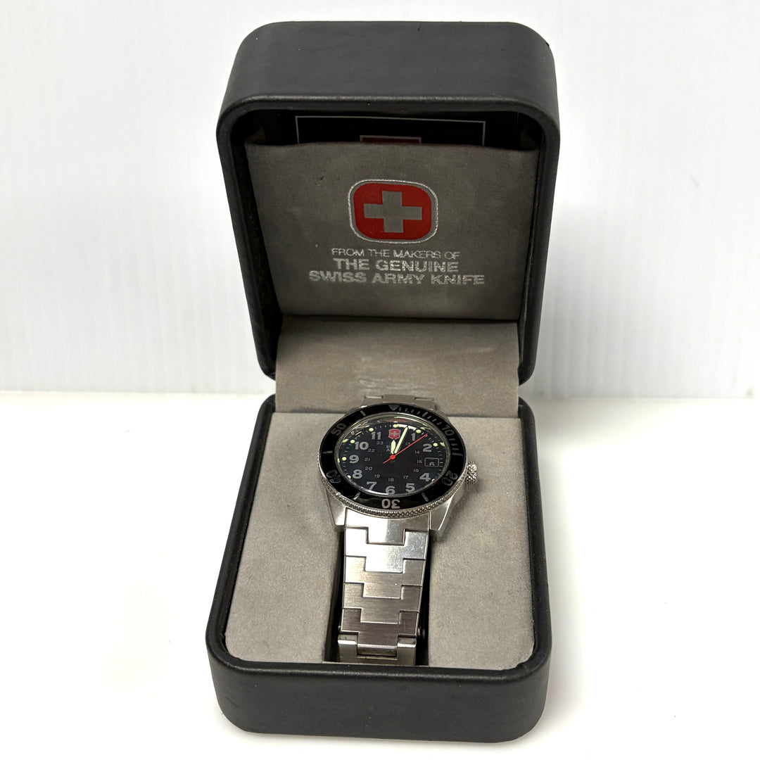 w011 Vintage Victorinox Swiss Army Lancer 100 Military-style Diver Wrist Watch