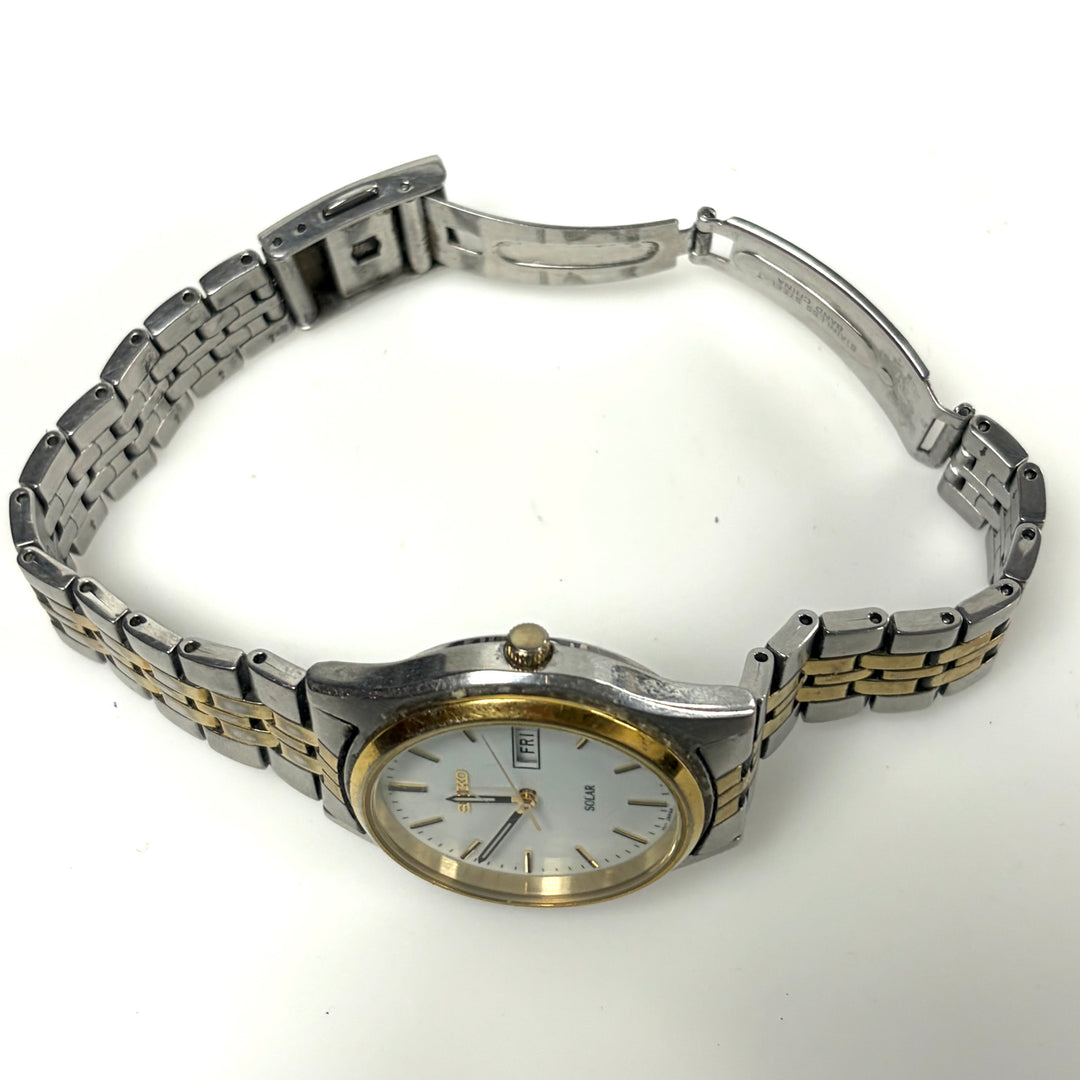 w016 Vintage Seiko Solar Powered Model SNE032 / Movement Caliber V158-0AA Watch