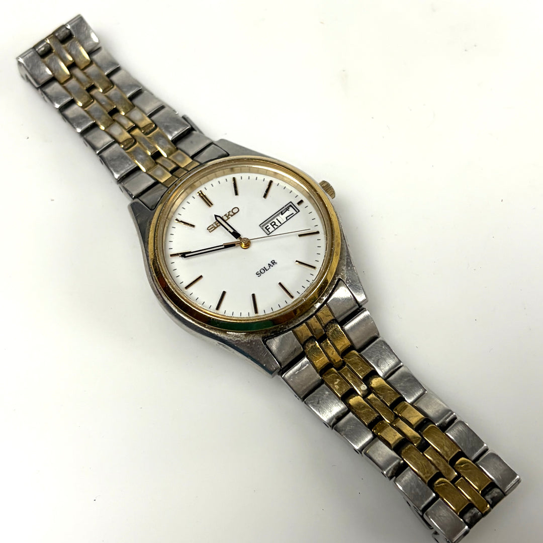 w016 Vintage Seiko Solar Powered Model SNE032 / Movement Caliber V158-0AA Watch