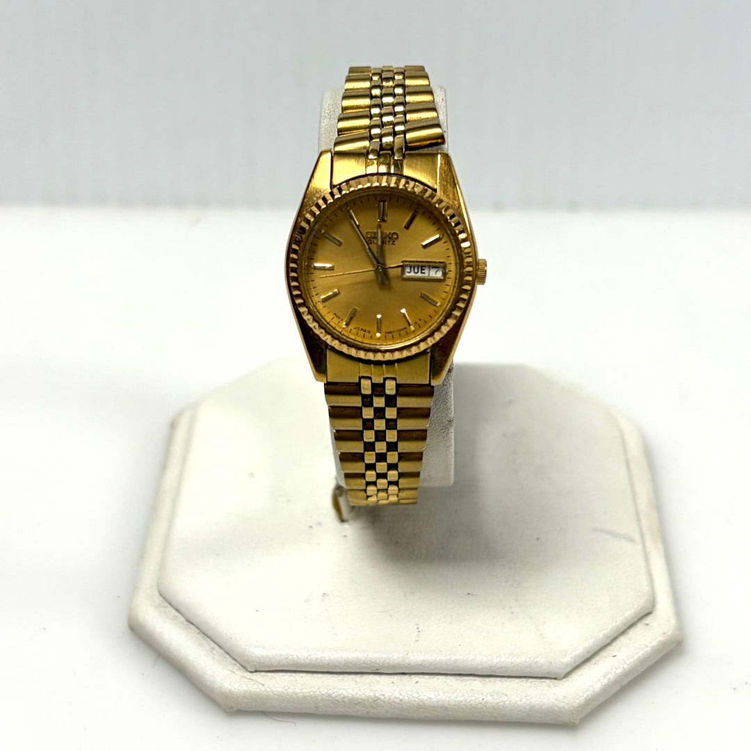 w019 Vintage Seiko Quartz "Presidential style" day-date Gold Tone Wrist Watch