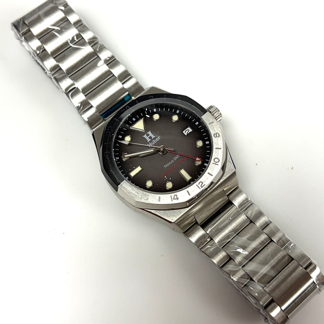w044 Huber Novus GMT Stainless Steel Seiko NH34 Automatic Movement Wrist Watch
