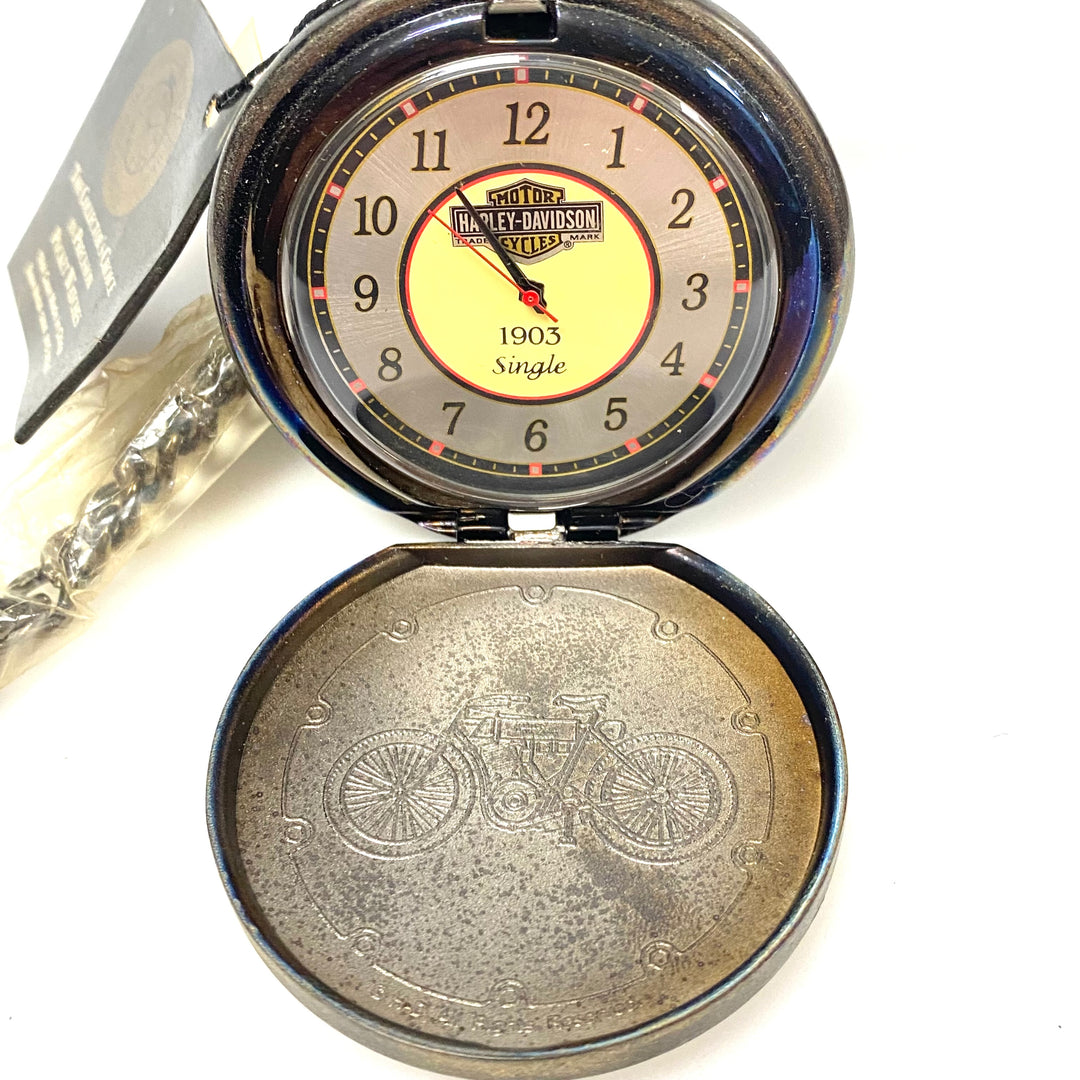 w079 Vintage 1998 Franklin Mint Harley-Davidson 1903 Single Pocket Watch & Stand