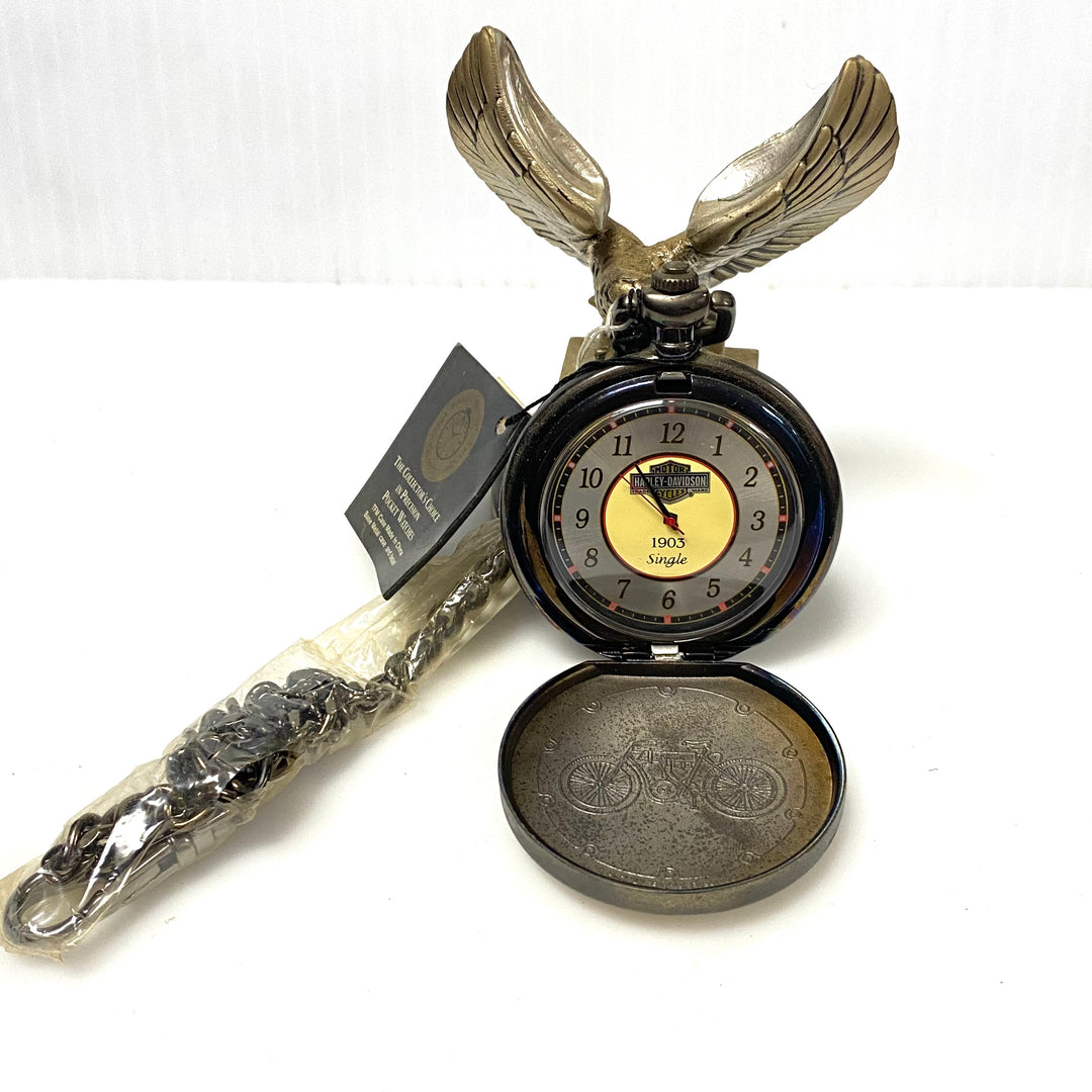 w079 Vintage 1998 Franklin Mint Harley-Davidson 1903 Single Pocket Watch & Stand
