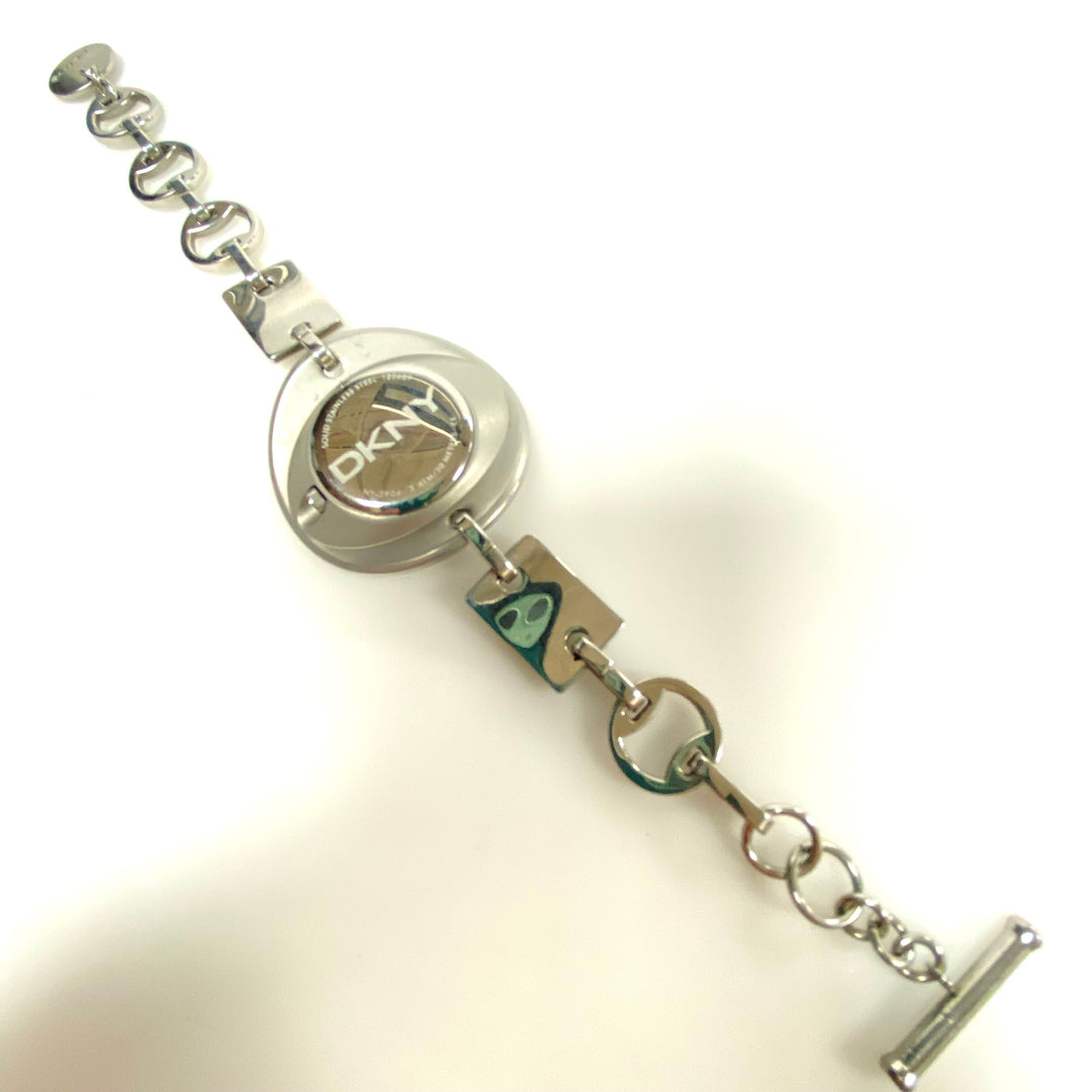 w107 Vintage DKNY NY-3904 Ladies Wrist Watch Chunky Silver-tone Stainless Steel