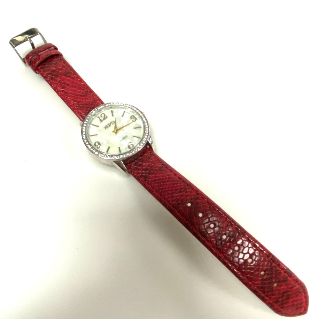 w118 XOXO Women's Quartz Wrist Watch Mother-of-pearl Style Dial Silver Tone Case