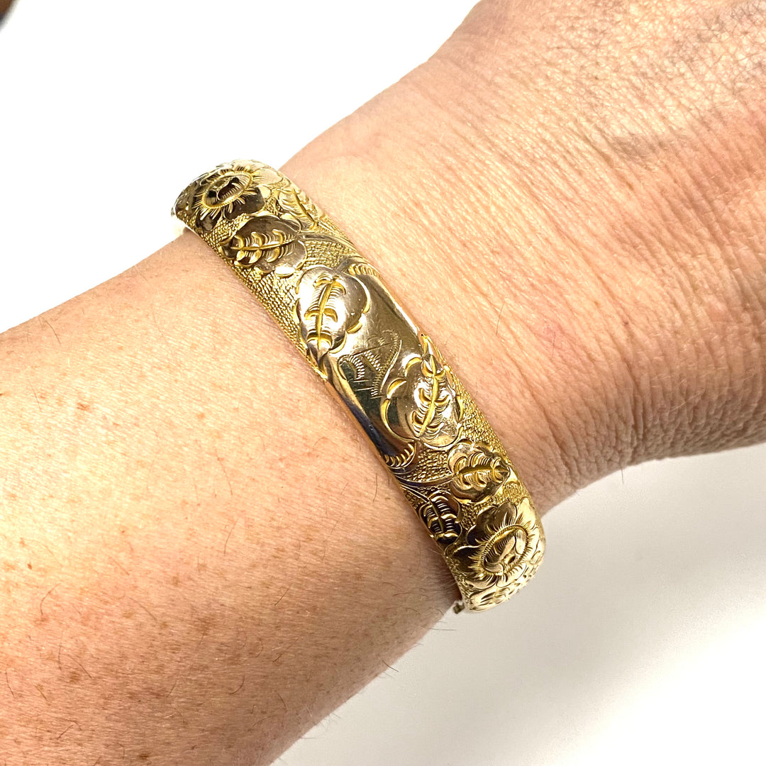 w120 Vintage Gold-filled Hinged Bangle Bracelet Ornate Floral and Foliage Design