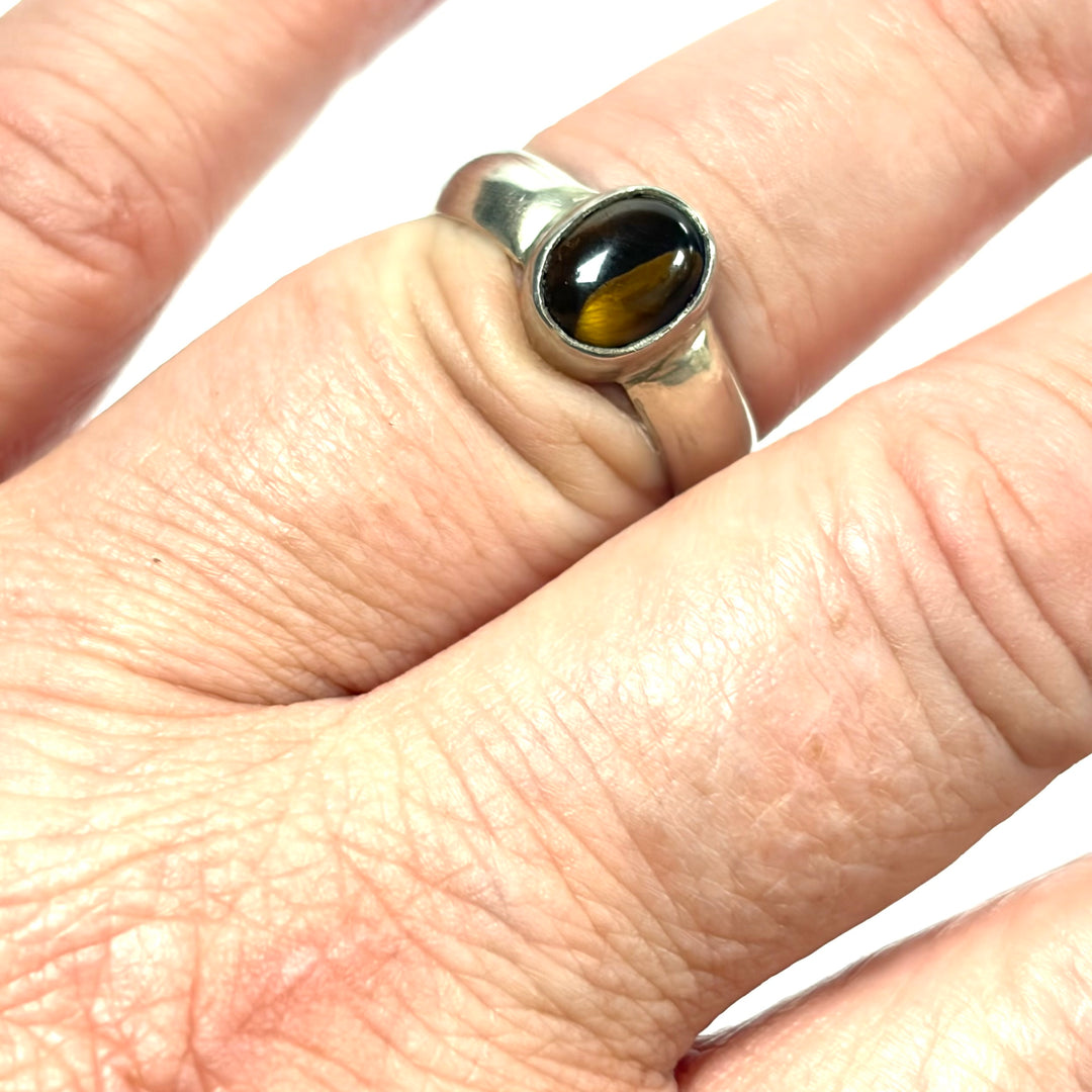 w132 Vintage Sterling Silver Ring Bezel-set Oval-shaped Tiger's Eye Chatoyant 7