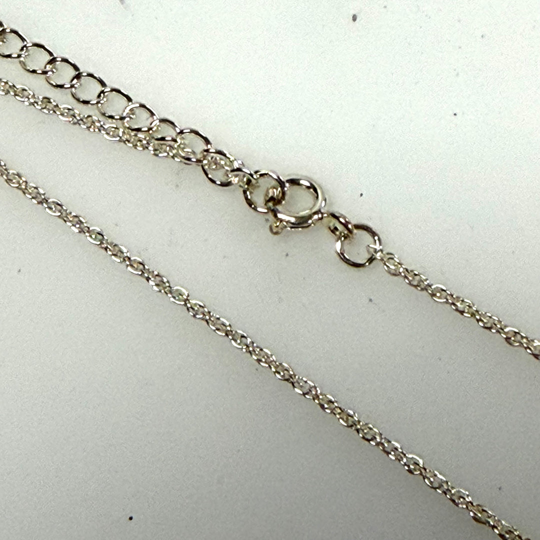 w139 Vintage V-shaped Pendant Necklace Featuring Blue Topaz in Sterling Silver