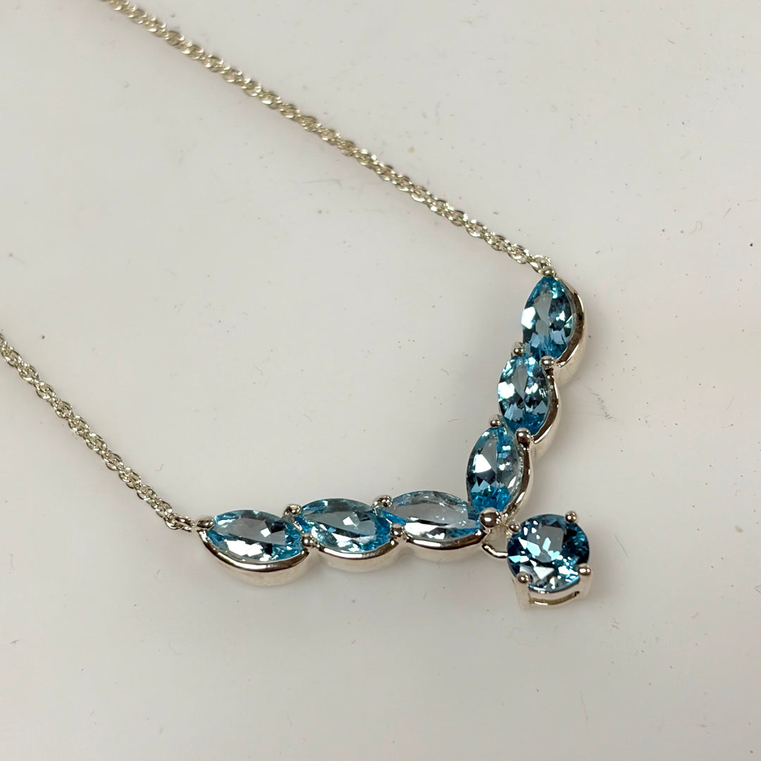 w139 Vintage V-shaped Pendant Necklace Featuring Blue Topaz in Sterling Silver