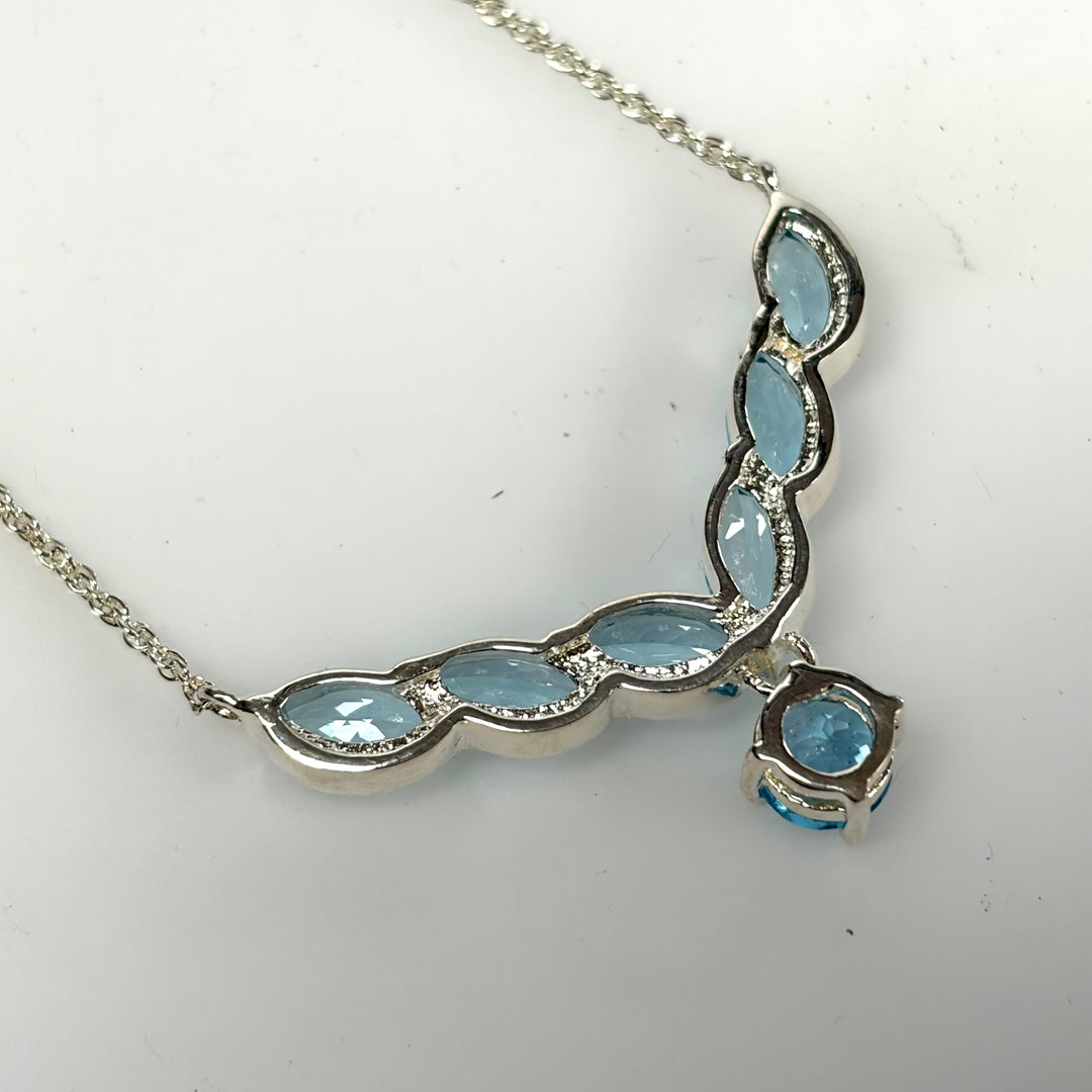 w139 Vintage V-shaped Pendant Necklace Featuring Blue Topaz in Sterling Silver