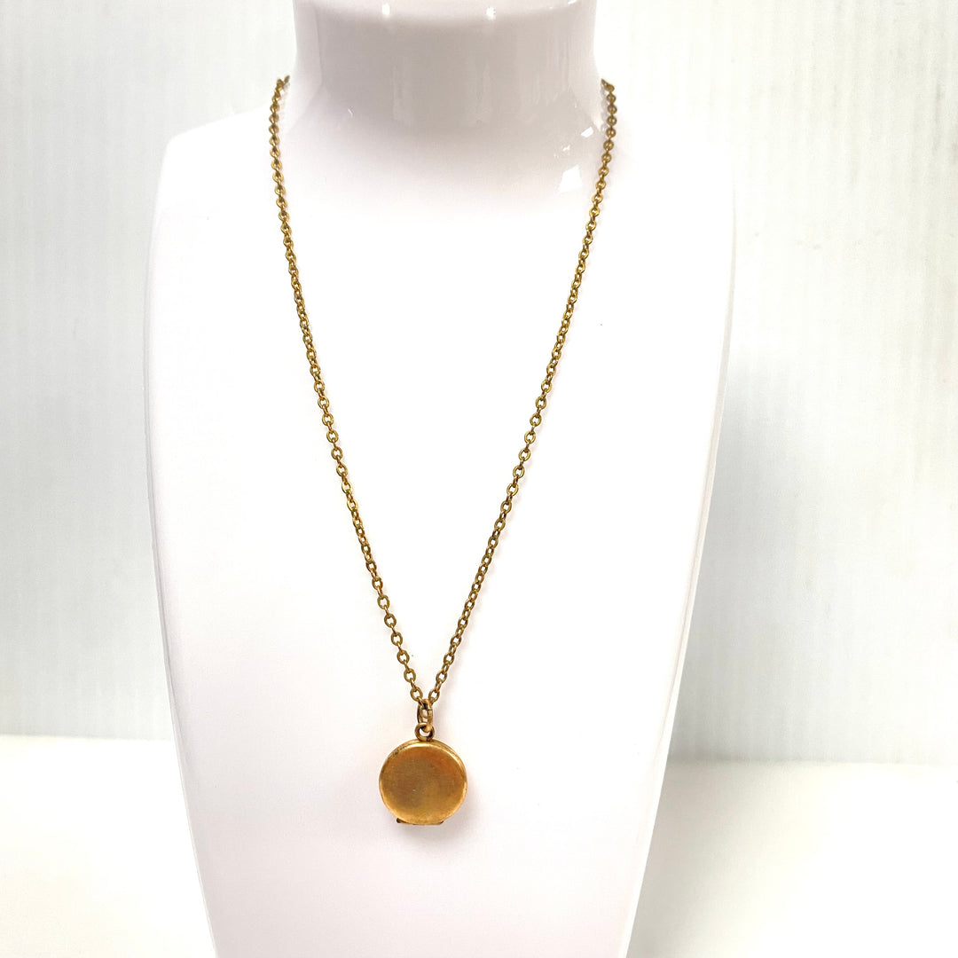 w158 Vintage Round Gold Filled Locket Pendant with Old Photos on 14" Link Chain
