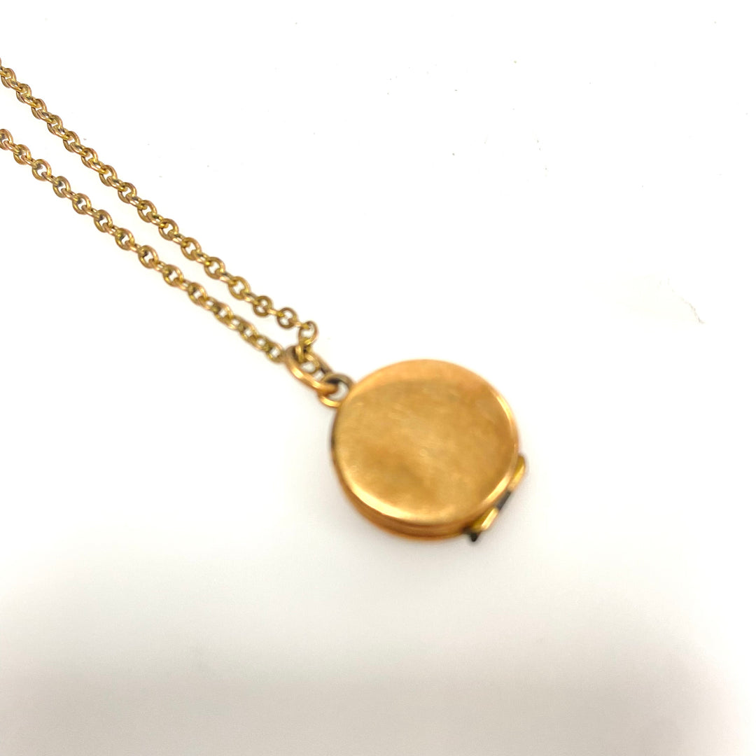 w158 Vintage Round Gold Filled Locket Pendant with Old Photos on 14" Link Chain