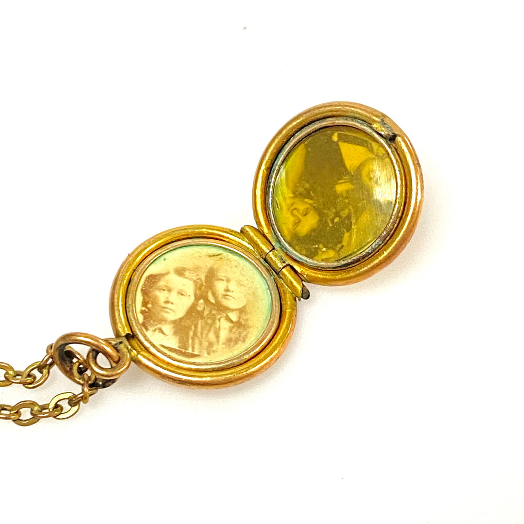 w158 Vintage Round Gold Filled Locket Pendant with Old Photos on 14" Link Chain