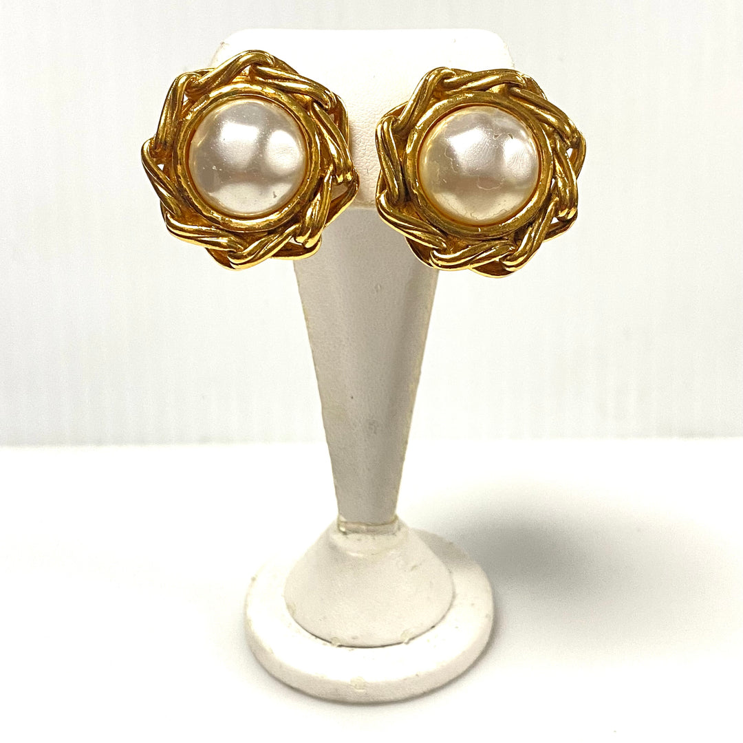 w167 Vintage Chanel Gold Plated Clip-on Earrings White Faux Pearl Cabochon