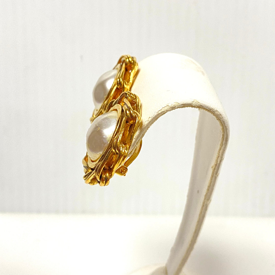 w167 Vintage Chanel Gold Plated Clip-on Earrings White Faux Pearl Cabochon