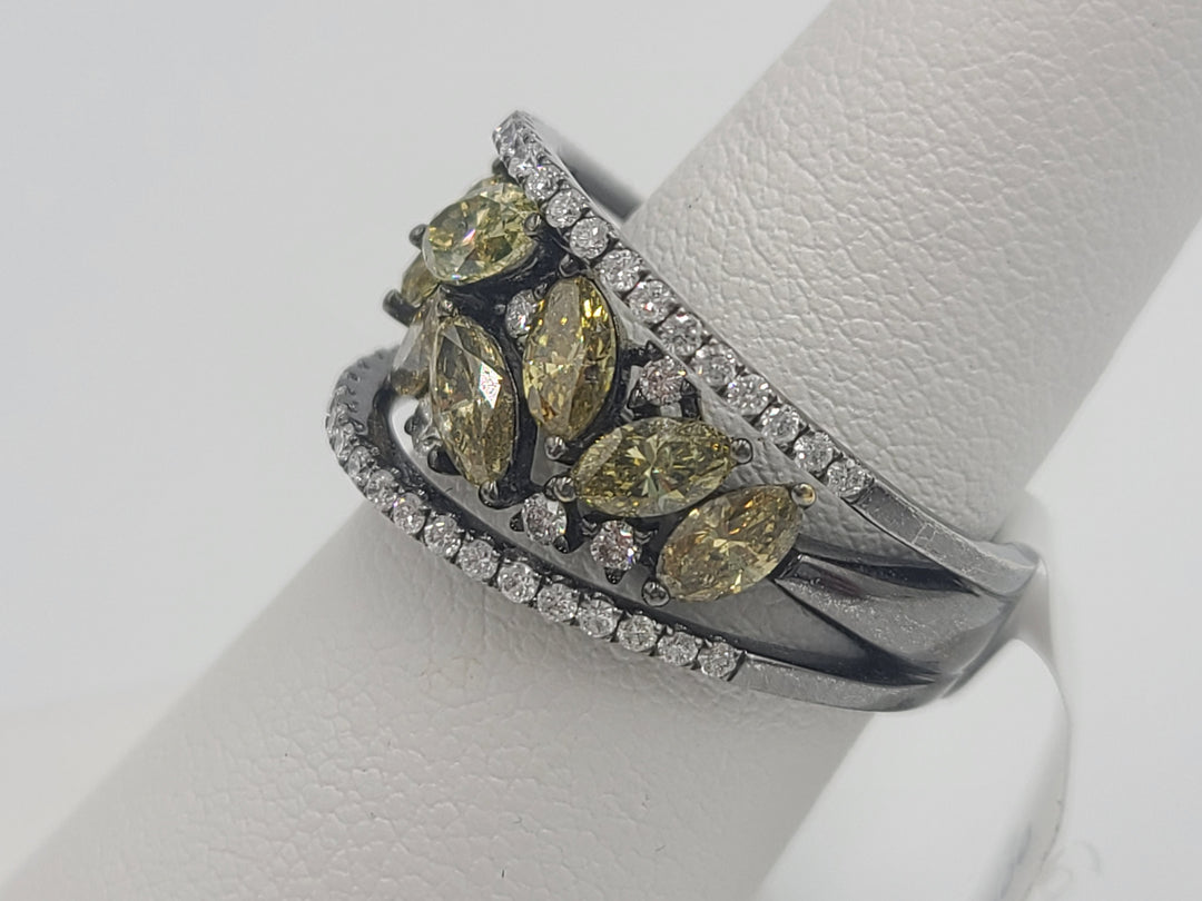k772 Unique Ladies 18kt Fancy Yellow Marquise Diamond Ring