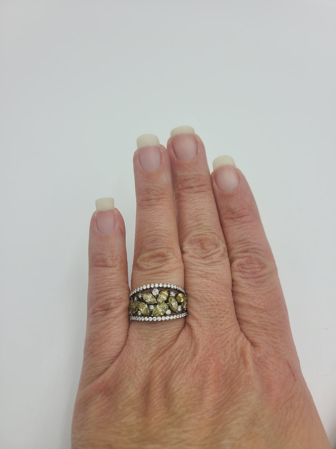 k772 Unique Ladies 18kt Fancy Yellow Marquise Diamond Ring