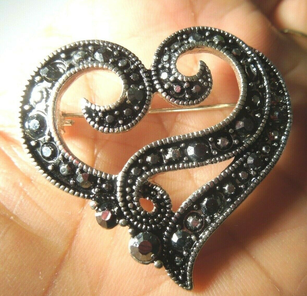q430 Vintage Beautiful Heart Pin Brooch with Crystals