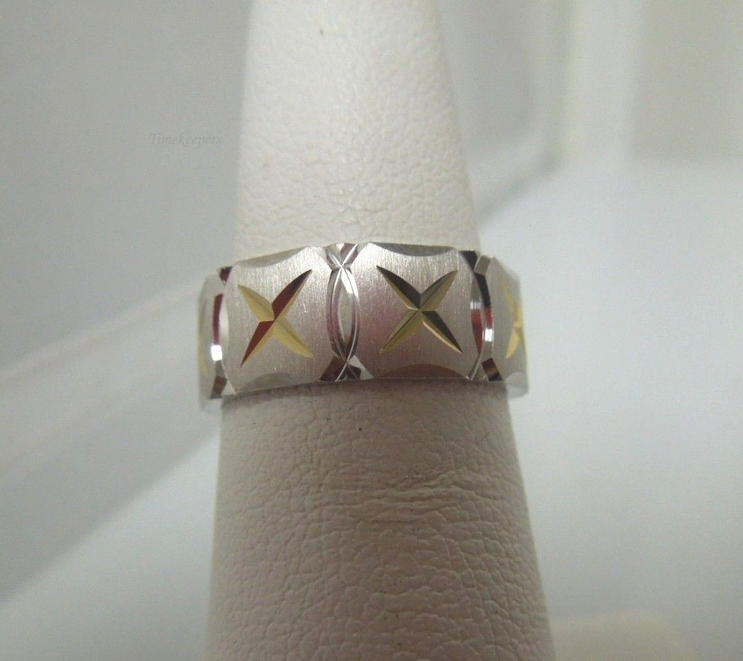 r491 14k White Yellow Gold 6.88mm Wedding Band Size 6 USA Signed by Keepsake