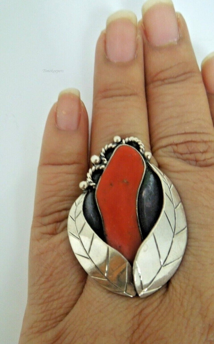r989 Vintage Oxidized Sterling Silver Feather and Carved Branch Coral Ring Size 5.75