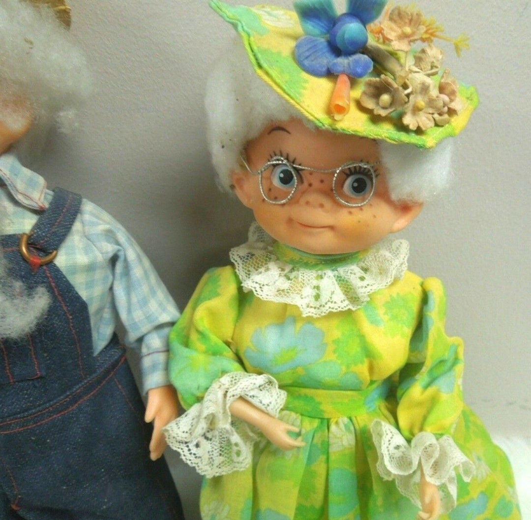 q858 Vintage Farmer and Wife Figurines Collectibles Couples