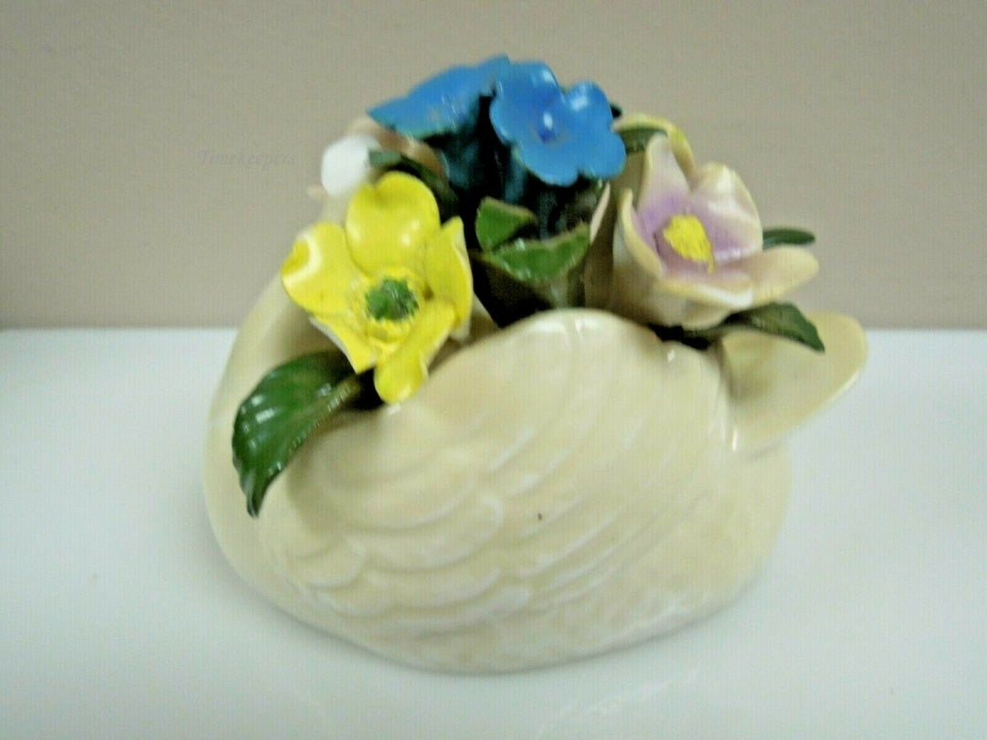 q879 Vintage Swan (with broken head and half petal) Flower White Ceramic Porcelain Swan Clock