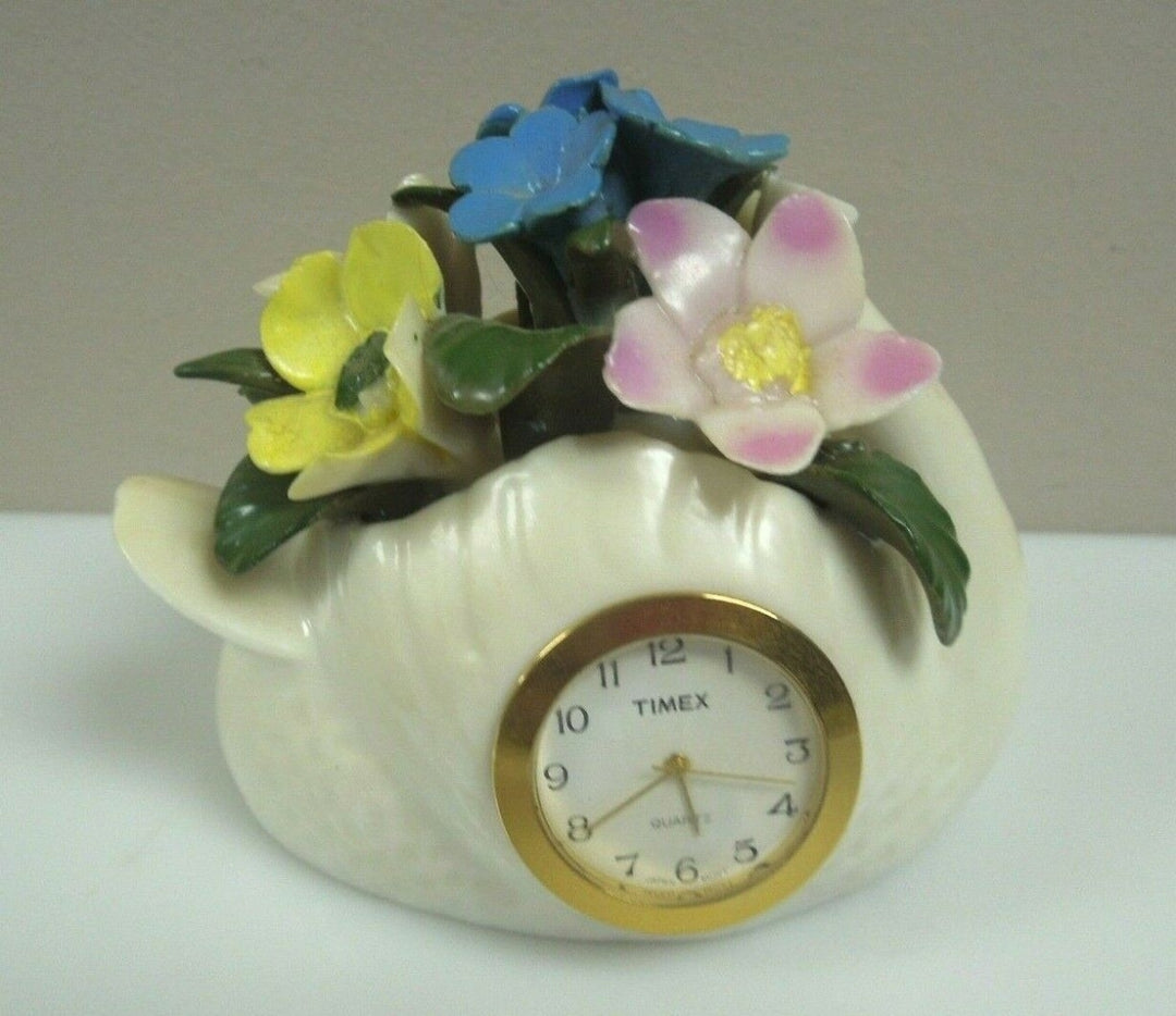 q879 Vintage Swan (with broken head and half petal) Flower White Ceramic Porcelain Swan Clock