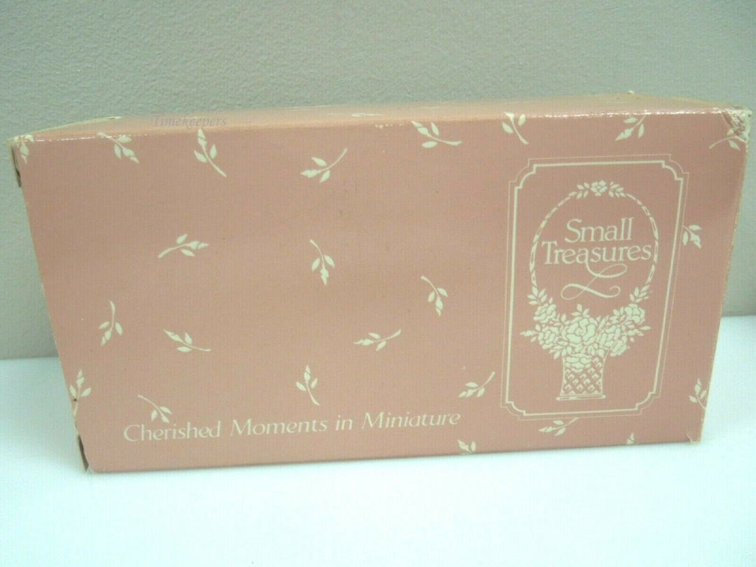 q919 Vintage Avon Collectibles 1982 Small Treasure Cherished Moments in Miniature Original box