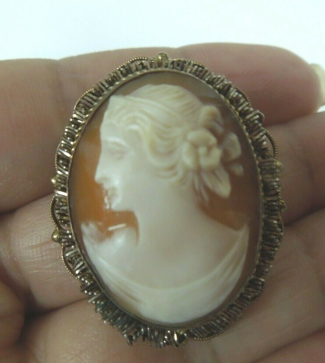 r016 Vintage Beautiful Gold Tone Carved Shell Cameo Ornate Pin Brooch Pendant