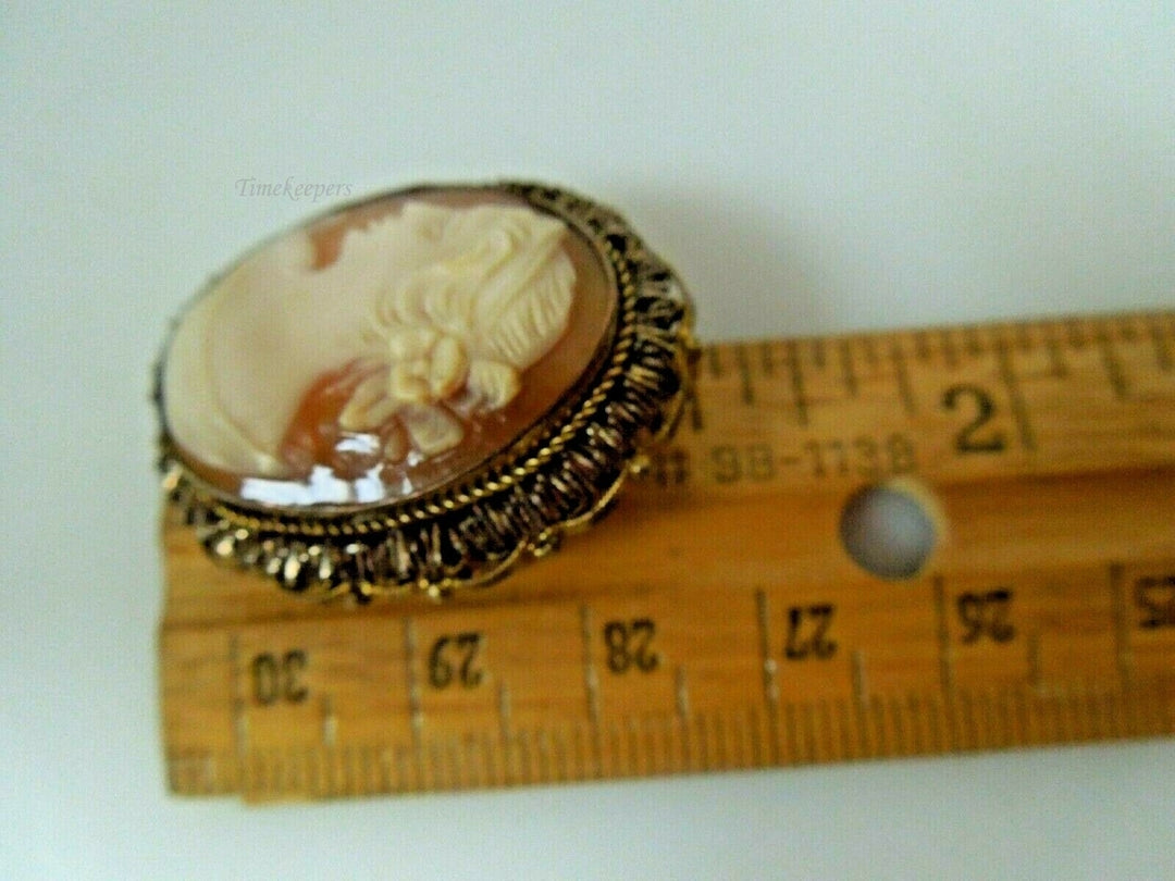 r016 Vintage Beautiful Gold Tone Carved Shell Cameo Ornate Pin Brooch Pendant