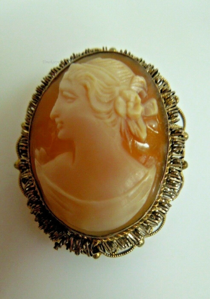 r016 Vintage Beautiful Gold Tone Carved Shell Cameo Ornate Pin Brooch Pendant
