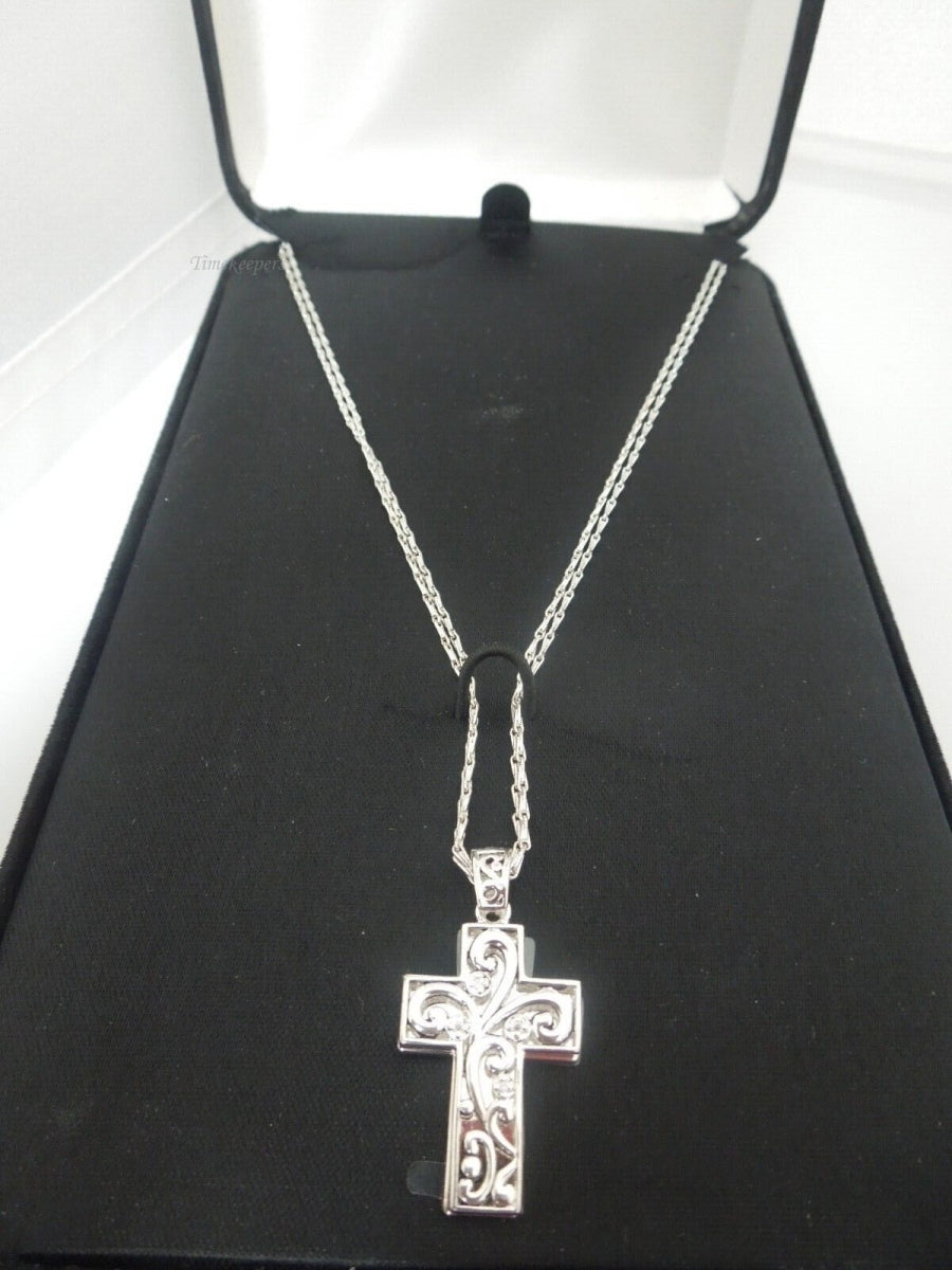 r338 Things Remembered, Silver color Chain with Cross Pendant Necklace 20.5" in Original Gift Box