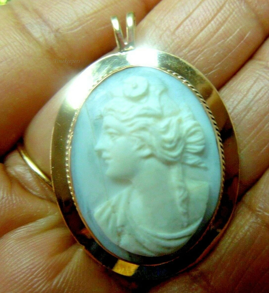 q530 Vintage Ladies 10kt Yellow Gold Cameo Pendant Charm