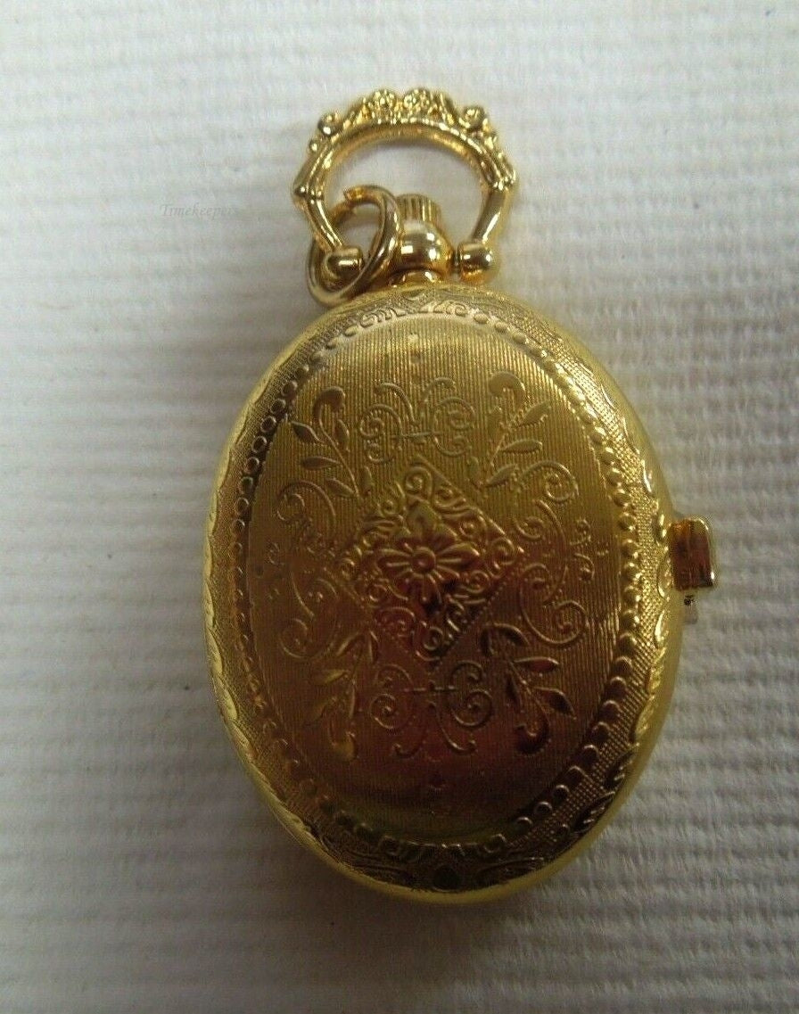 r867 Vintage Oval Etched Quartz Pocket Watch Clock Gold tone Pendant Rare