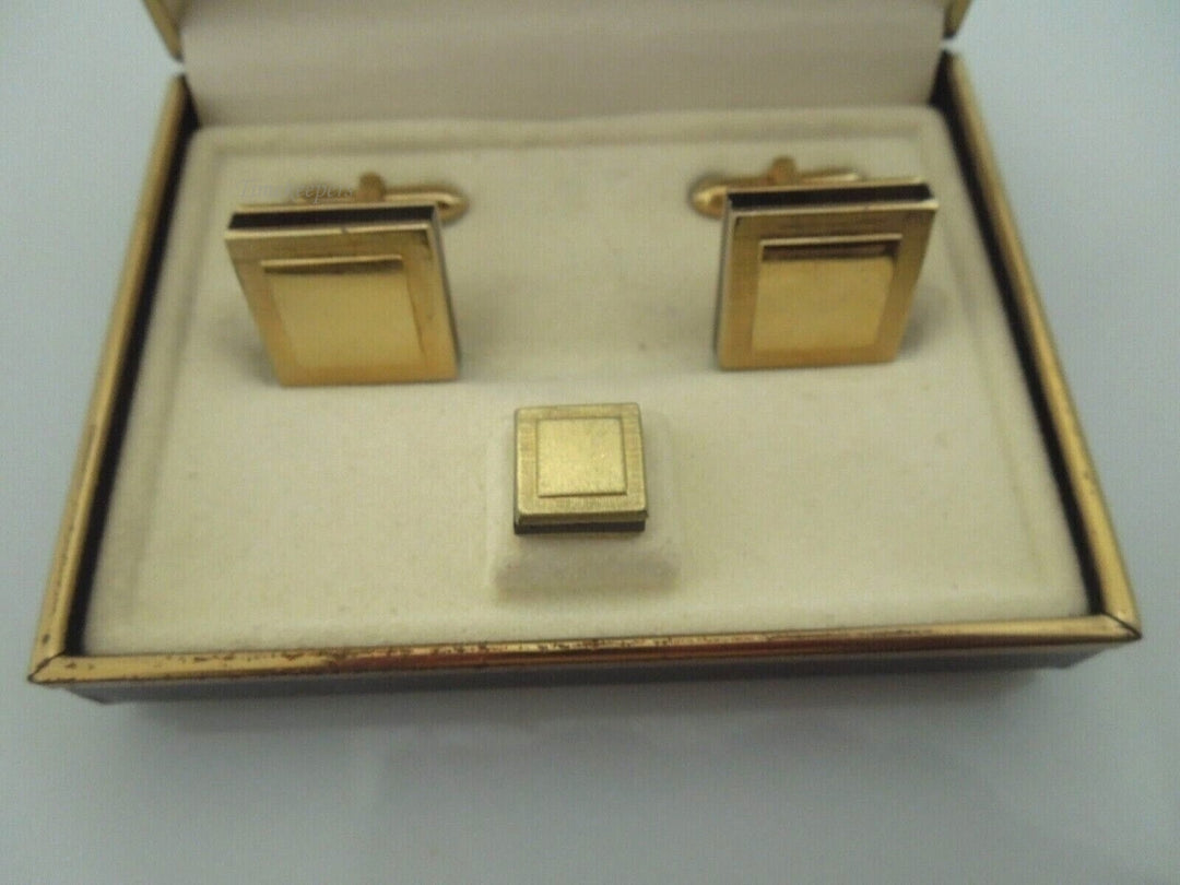 r695 Vintage Swank Gold Tone Cufflinks and Tie tack in Original Box