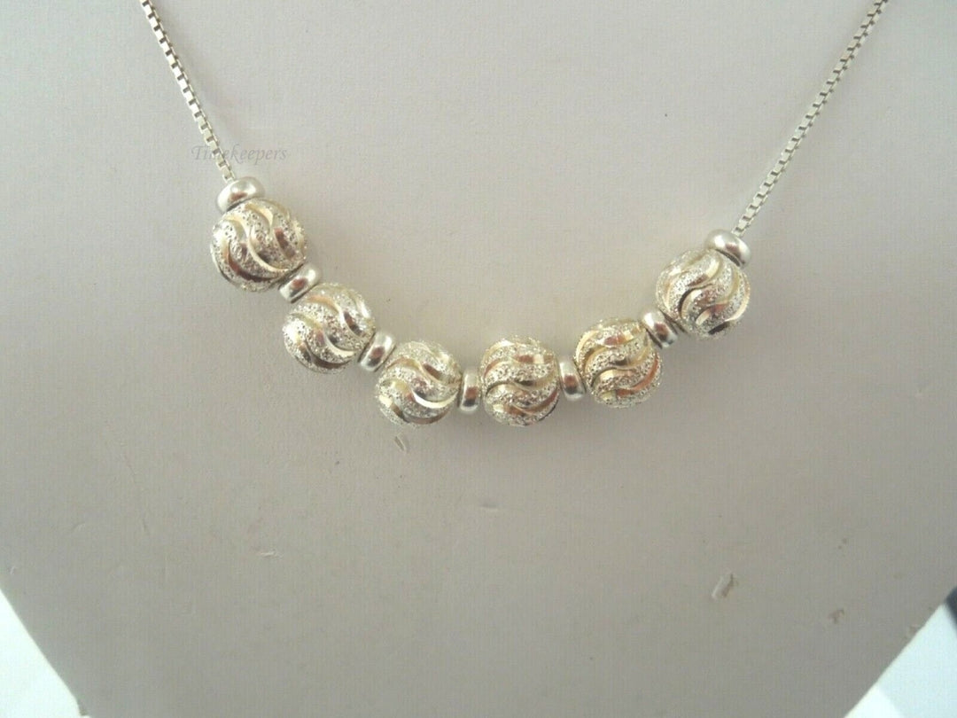 r994 Vintage Elegant Sterling Silver 8mm Laser/Diamond Cut  Beads Necklace 16"Italy
