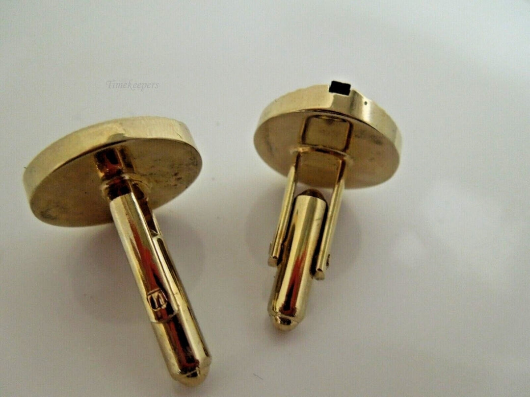 r983 Vintage beautiful pair of gold tone round etched cufflinks