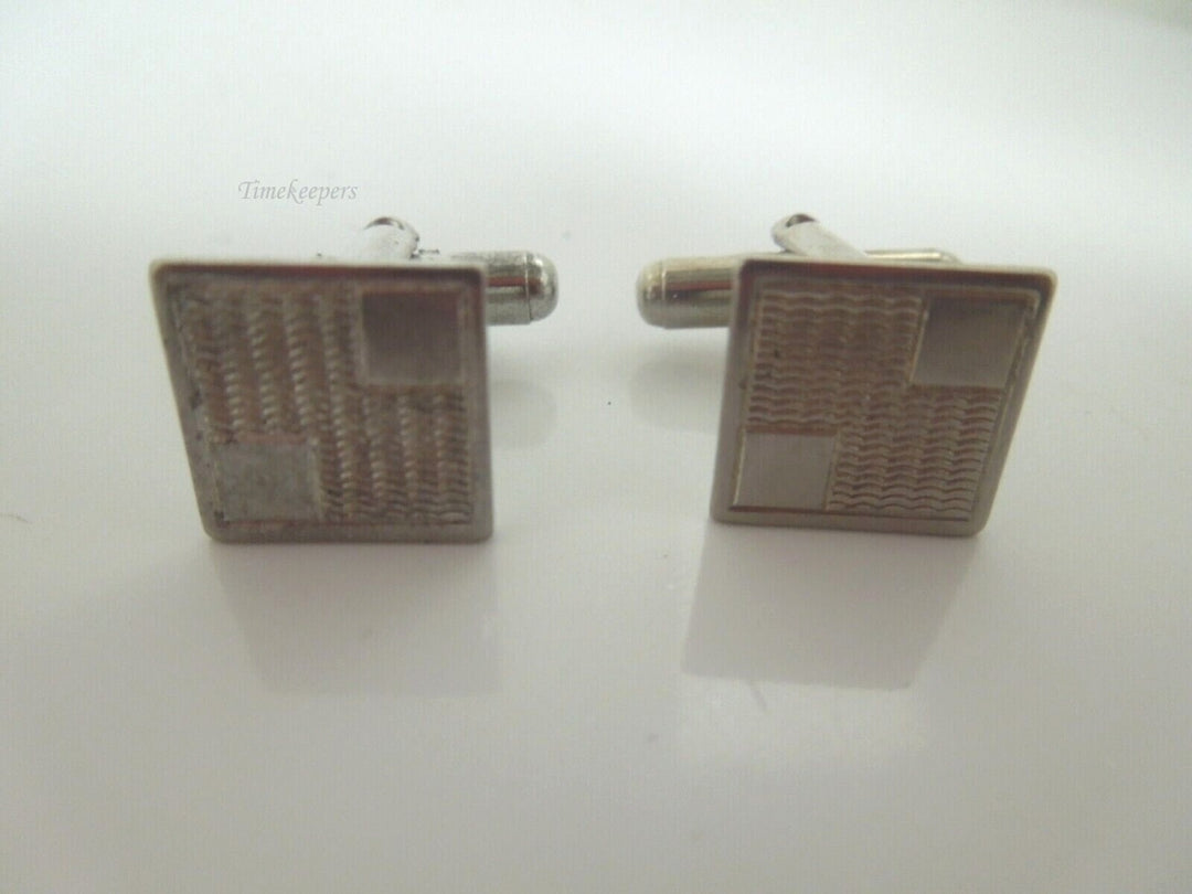 r984 Vintage Beautiful pair of silver tone square Cufflinks