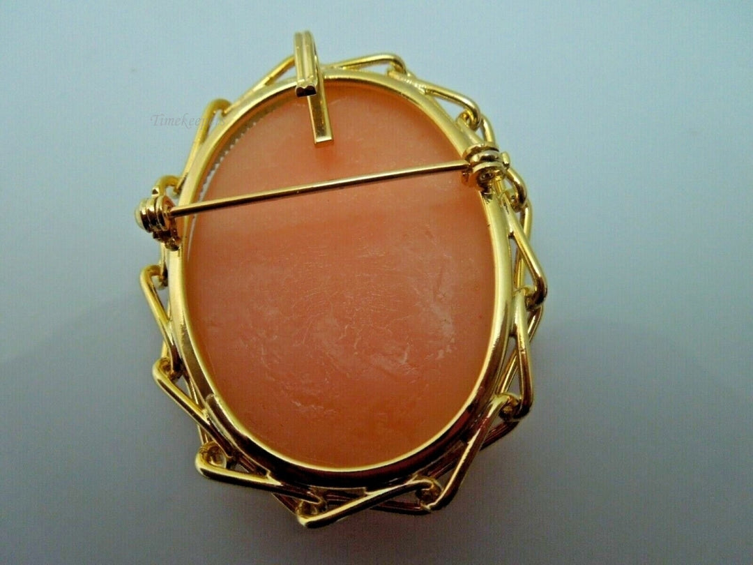 r356 Vintage Gold Tone Resin Pretty Girl CAMEO Brooch Pin Measures 1 3/4"