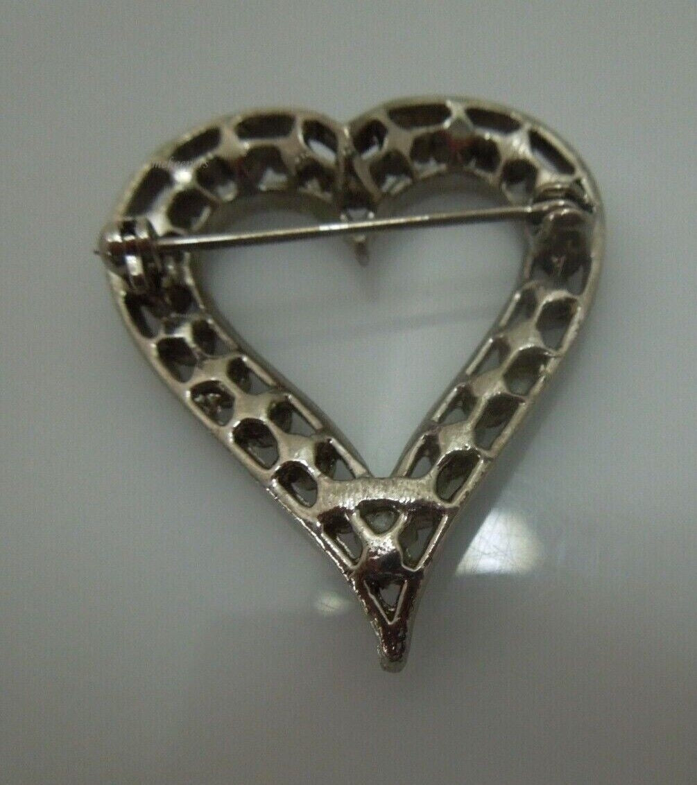 r321 Vintage Silver Tone Heart Shaped Brooch With Blue Rhinestones COLLECTIBLE JEWELRY WEDDING Pin