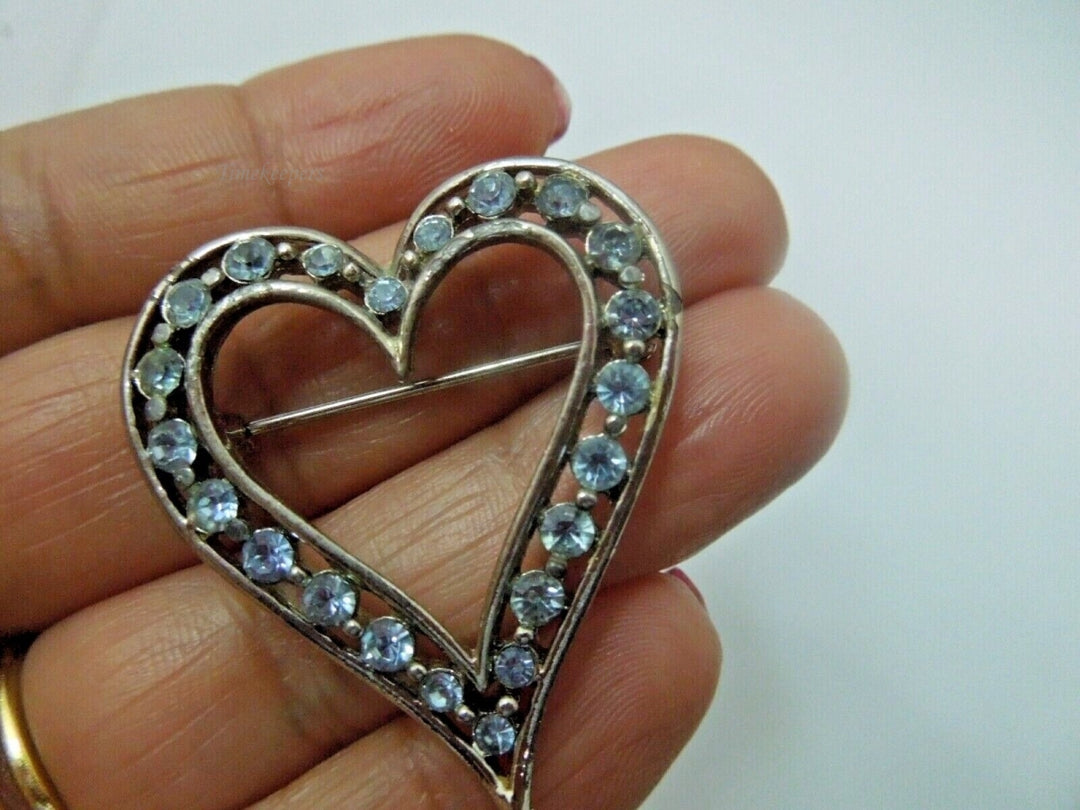 r321 Vintage Silver Tone Heart Shaped Brooch With Blue Rhinestones COLLECTIBLE JEWELRY WEDDING Pin