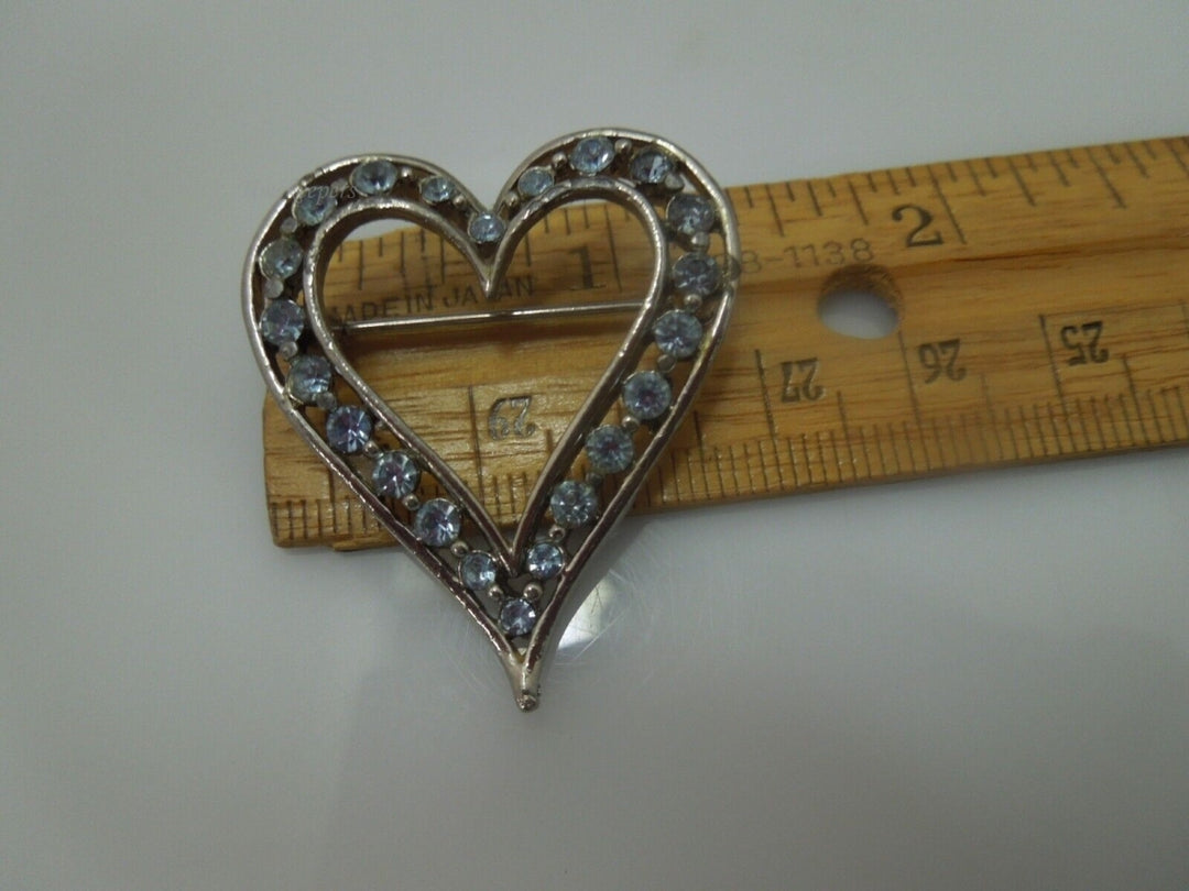 r321 Vintage Silver Tone Heart Shaped Brooch With Blue Rhinestones COLLECTIBLE JEWELRY WEDDING Pin