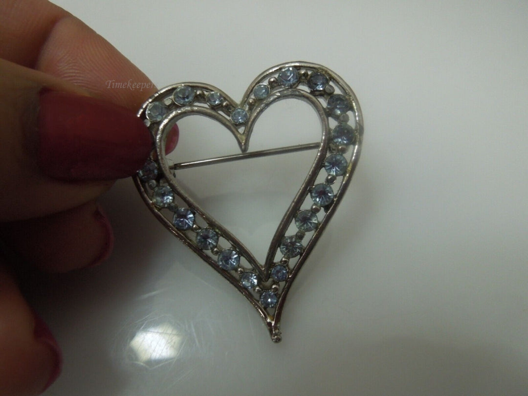 r321 Vintage Silver Tone Heart Shaped Brooch With Blue Rhinestones COLLECTIBLE JEWELRY WEDDING Pin