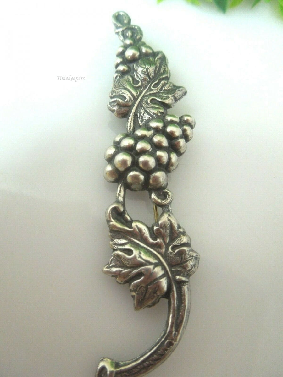 q498 Vintage Sterling Silver Grapes Wine Leaf Brooch pin