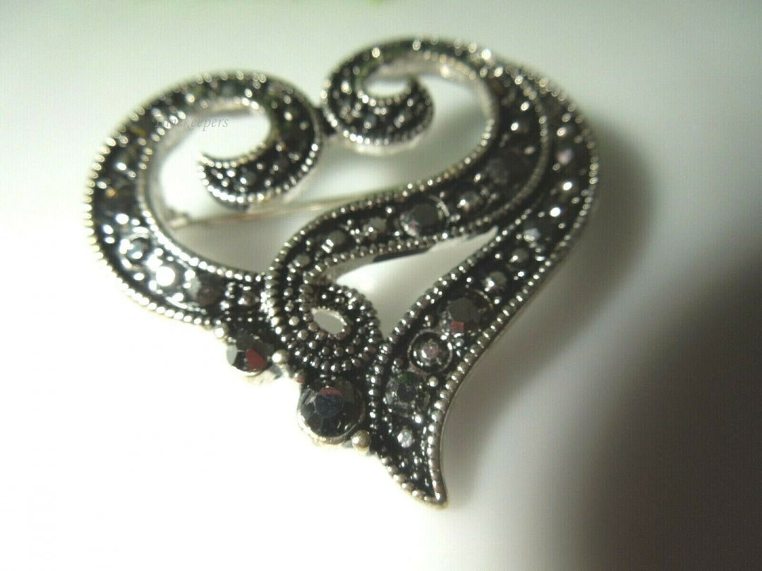 q430 Vintage Beautiful Heart Pin Brooch with Crystals