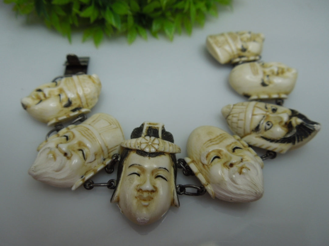 q233 Vintage Japanese Silver Carved Seven Lucky Gods Bracelet 6.5"