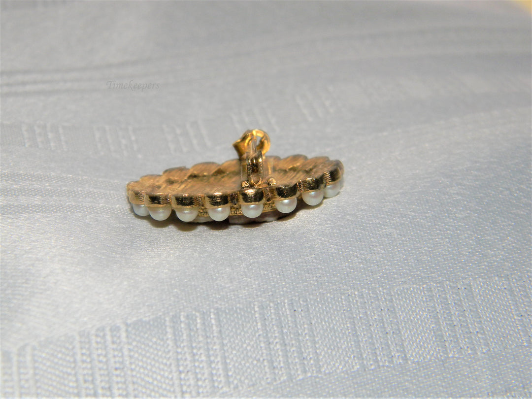 j551 Beautiful Retro Gold Tone Cameo Brooch with Faux Pearls